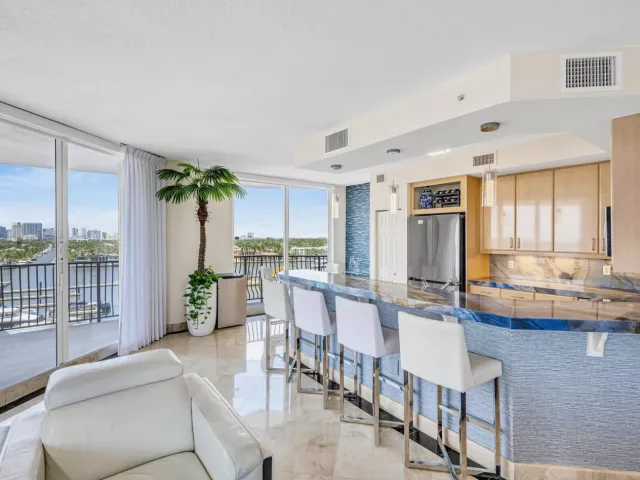 3-bedroom condo for rent in Fort Lauderdale - 100 S BIRCH Road 806B - MondialRealty