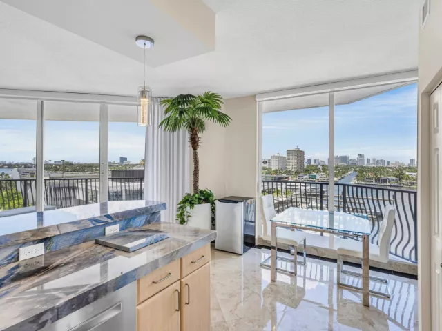 3-bedroom condo for rent in Fort Lauderdale - 100 S BIRCH Road 806B - MondialRealty