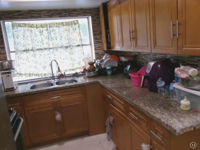4-bedroom home for sale in Miami - 864 NW 116th St - MondialRealty
