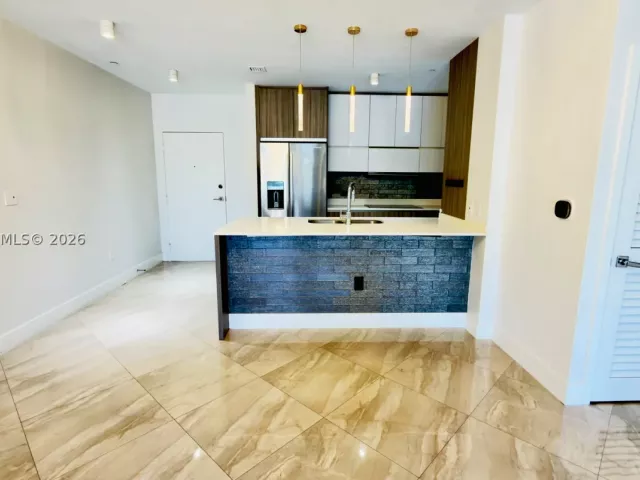2-bedroom condo for rent in Miami - 600 NE 27th St 604 - MondialRealty