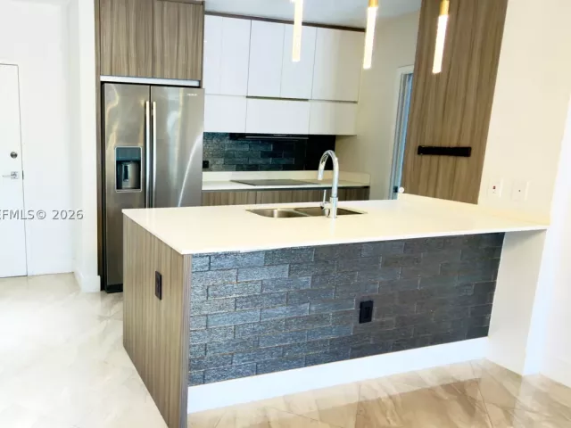2-bedroom condo for rent in Miami - 600 NE 27th St 604 - MondialRealty