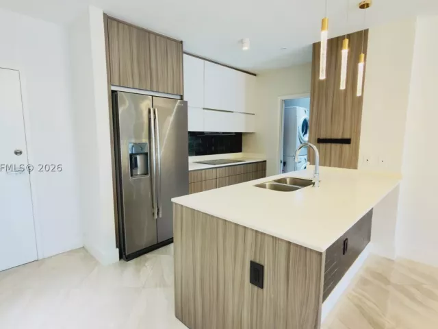 2-bedroom condo for rent in Miami - 600 NE 27th St 604 - MondialRealty