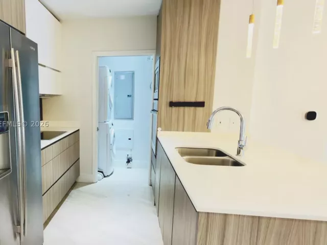 2-bedroom condo for rent in Miami - 600 NE 27th St 604 - MondialRealty