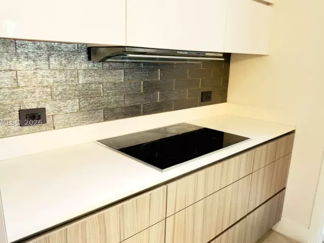 2-bedroom condo for rent in Miami - 600 NE 27th St 604 - MondialRealty
