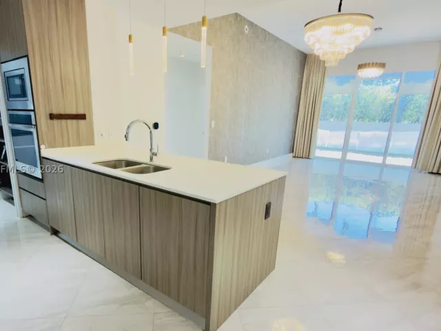 2-bedroom condo for rent in Miami - 600 NE 27th St 604 - MondialRealty
