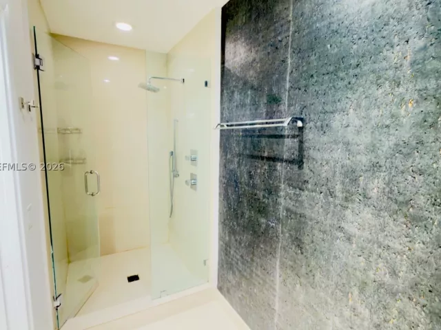 2-bedroom condo for rent in Miami - 600 NE 27th St 604 - MondialRealty