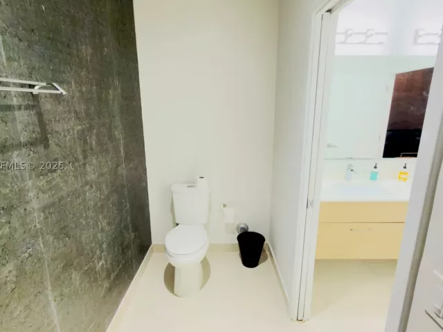2-bedroom condo for rent in Miami - 600 NE 27th St 604 - MondialRealty