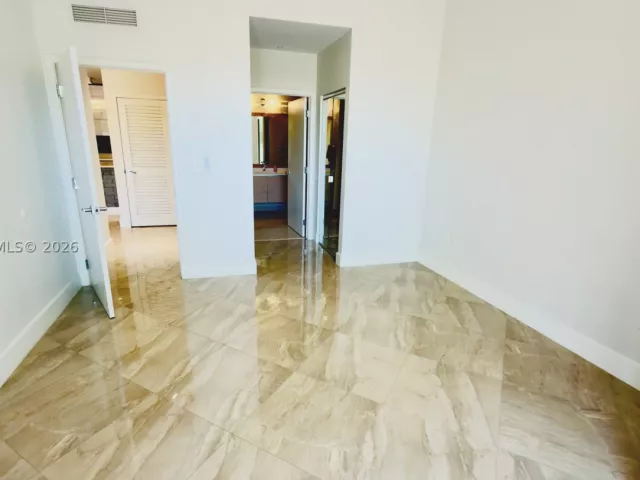 2-bedroom condo for rent in Miami - 600 NE 27th St 604 - MondialRealty