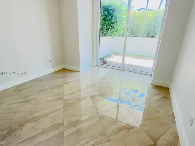 2-bedroom condo for rent in Miami - 600 NE 27th St 604 - MondialRealty