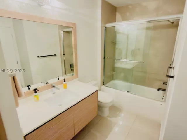 2-bedroom condo for rent in Miami - 600 NE 27th St 604 - MondialRealty