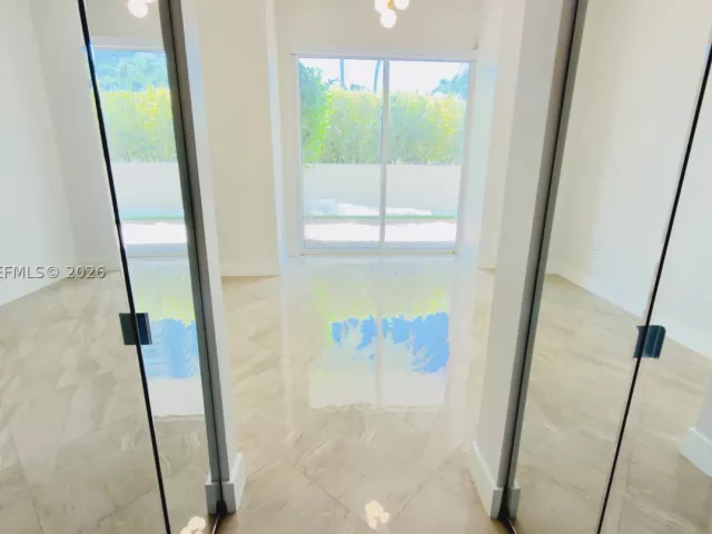 2-bedroom condo for rent in Miami - 600 NE 27th St 604 - MondialRealty