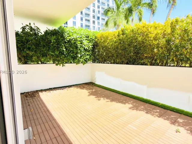 2-bedroom condo for rent in Miami - 600 NE 27th St 604 - MondialRealty