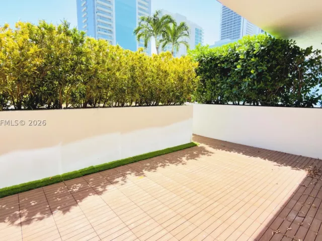 2-bedroom condo for rent in Miami - 600 NE 27th St 604 - MondialRealty