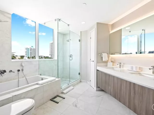 2-bedroom condo for sale in Fort Lauderdale - 401 N BIRCH Road 508 - MondialRealty
