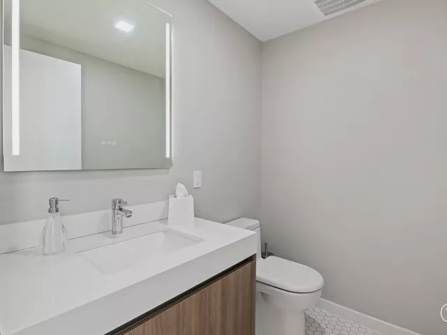 2-bedroom condo for sale in Fort Lauderdale - 401 N BIRCH Road 508 - MondialRealty