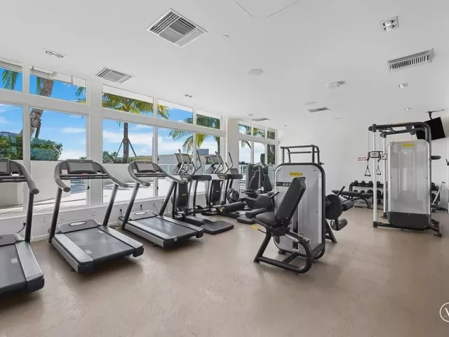 2-bedroom condo for sale in Fort Lauderdale - 401 N BIRCH Road 508 - MondialRealty