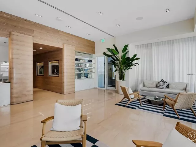 2-bedroom condo for sale in Fort Lauderdale - 401 N BIRCH Road 508 - MondialRealty