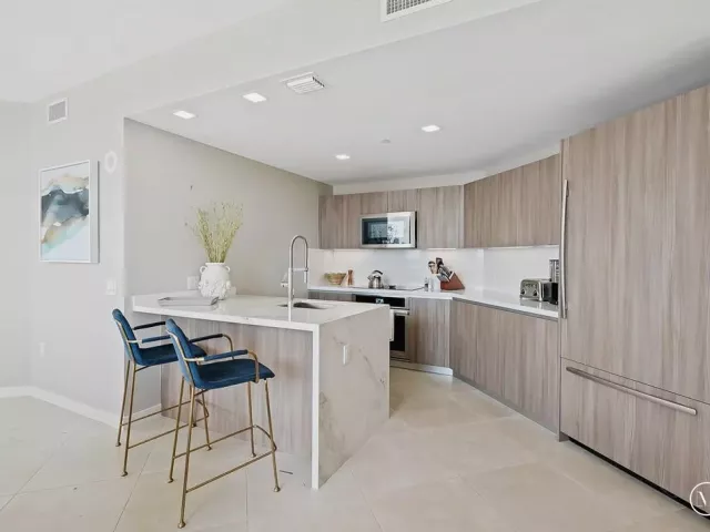 2-bedroom condo for sale in Fort Lauderdale - 401 N BIRCH Road 508 - MondialRealty