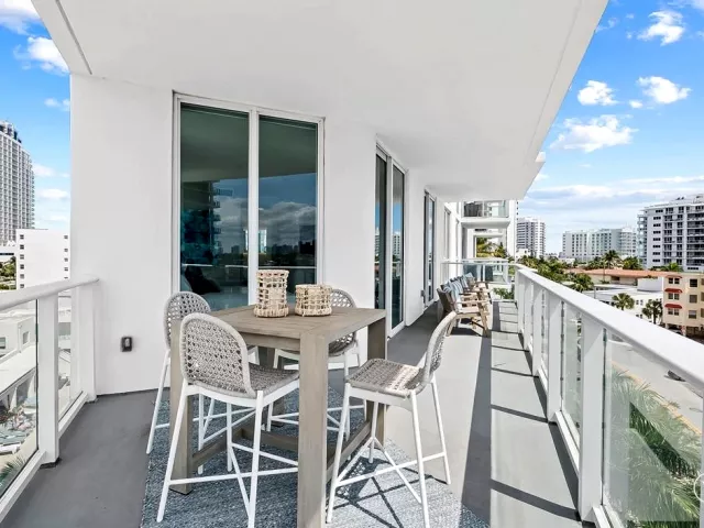 2-bedroom condo for sale in Fort Lauderdale - 401 N BIRCH Road 508 - MondialRealty