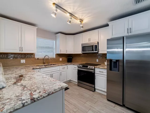 3-bedroom home for sale in Hollywood - 6750 Hope St - MondialRealty