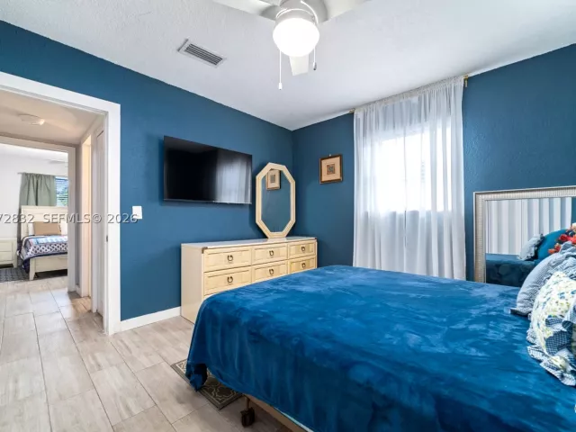 3-bedroom home for sale in Hollywood - 6750 Hope St - MondialRealty