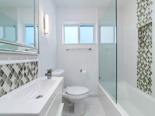 3-bedroom home for sale in Hollywood - 6750 Hope St - MondialRealty