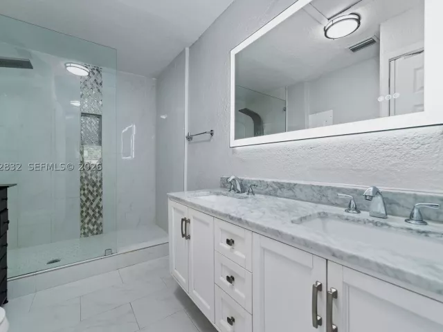 3-bedroom home for sale in Hollywood - 6750 Hope St - MondialRealty