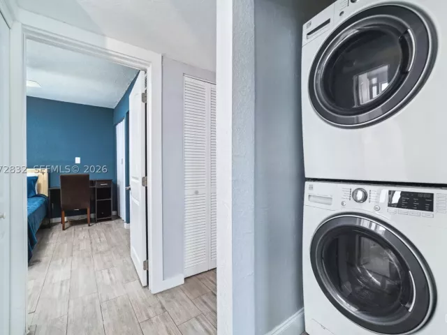 3-bedroom home for sale in Hollywood - 6750 Hope St - MondialRealty