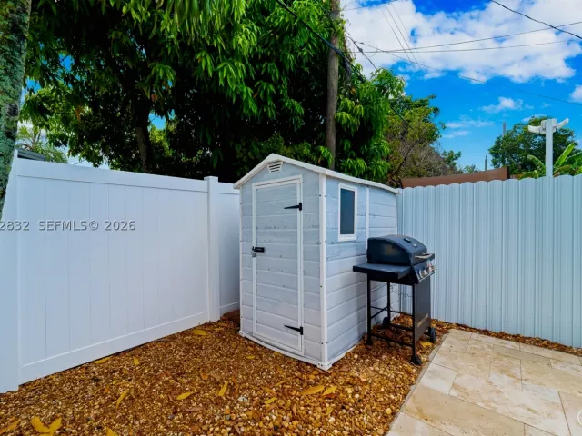 3-bedroom home for sale in Hollywood - 6750 Hope St - MondialRealty