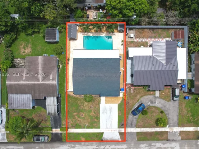 3-bedroom home for sale in Hollywood - 6750 Hope St - MondialRealty