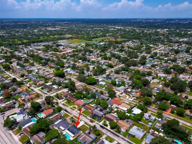 3-bedroom home for sale in Hollywood - 6750 Hope St - MondialRealty