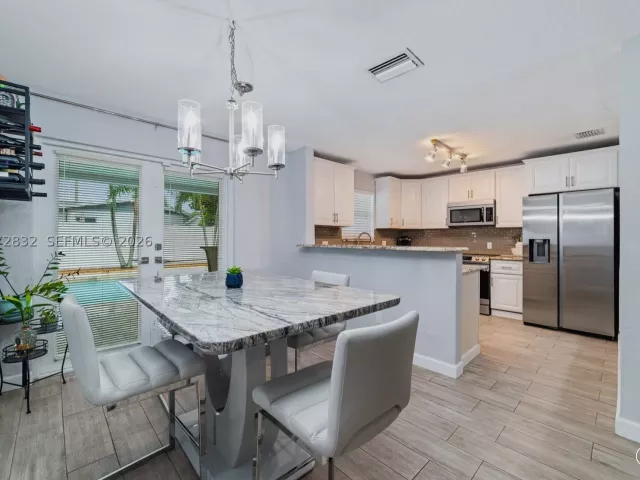 3-bedroom home for sale in Hollywood - 6750 Hope St - MondialRealty
