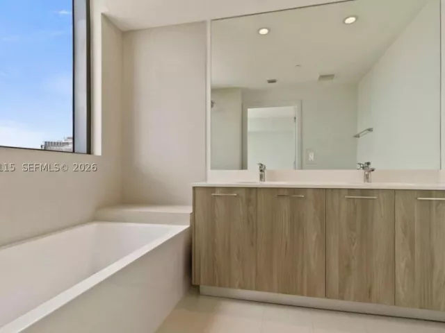 2-bedroom condo for rent in Miami - 501 NE 31st St 1808 - MondialRealty