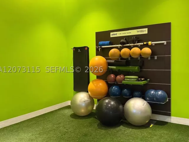2-bedroom condo for rent in Miami - 501 NE 31st St 1808 - MondialRealty