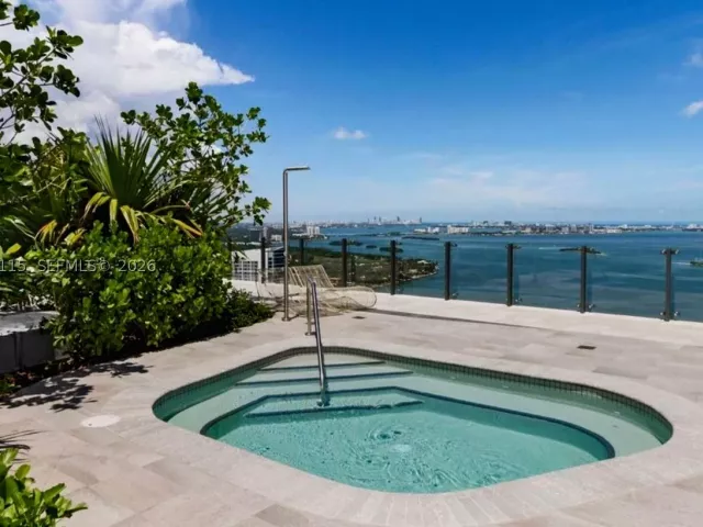 2-bedroom condo for rent in Miami - 501 NE 31st St 1808 - MondialRealty