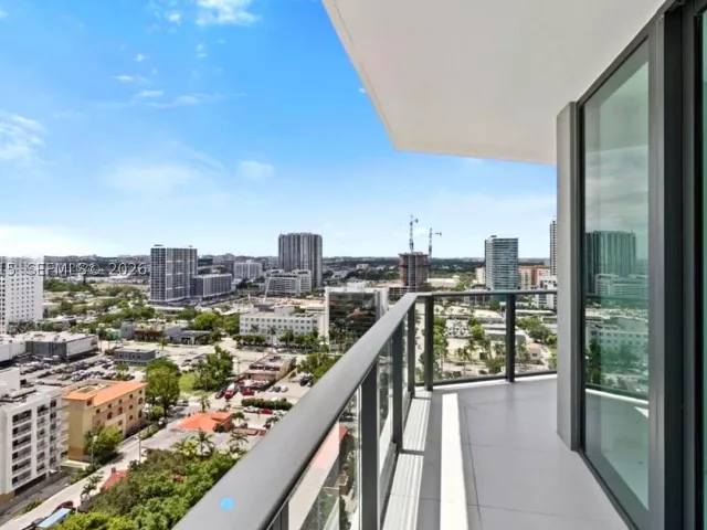 2-bedroom condo for rent in Miami - 501 NE 31st St 1808 - MondialRealty