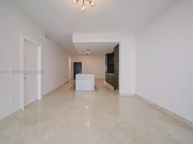1-bedroom condo for rent in Miami - 900 Biscayne Blvd 5203 - MondialRealty