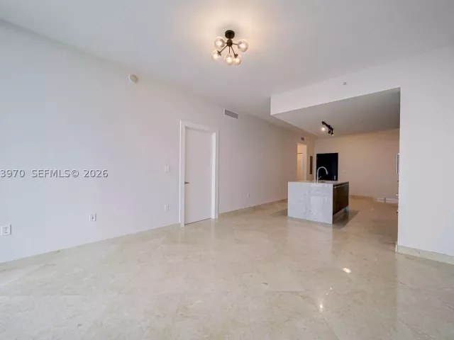 1-bedroom condo for rent in Miami - 900 Biscayne Blvd 5203 - MondialRealty