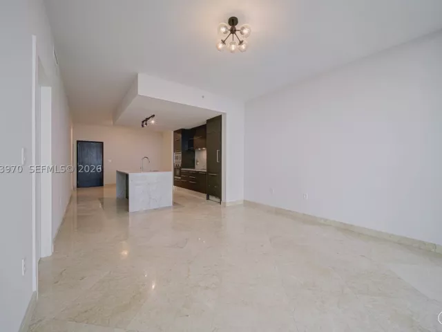 1-bedroom condo for rent in Miami - 900 Biscayne Blvd 5203 - MondialRealty