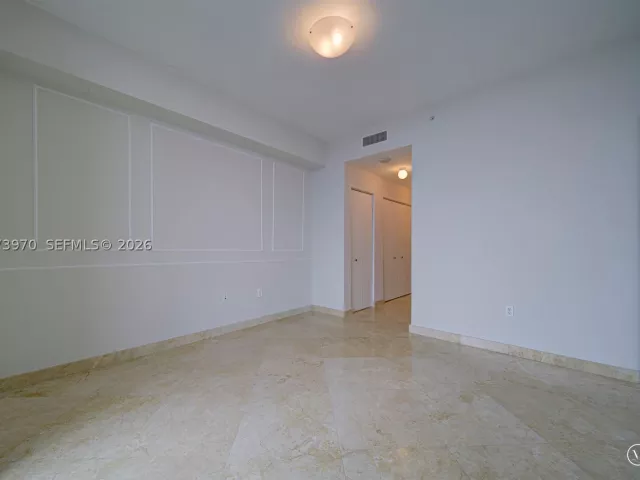 1-bedroom condo for rent in Miami - 900 Biscayne Blvd 5203 - MondialRealty