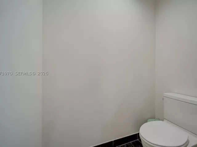 1-bedroom condo for rent in Miami - 900 Biscayne Blvd 5203 - MondialRealty