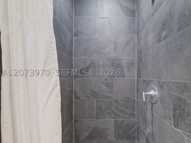 1-bedroom condo for rent in Miami - 900 Biscayne Blvd 5203 - MondialRealty
