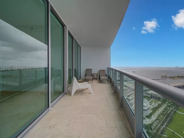 1-bedroom condo for rent in Miami - 900 Biscayne Blvd 5203 - MondialRealty
