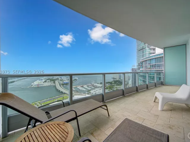 1-bedroom condo for rent in Miami - 900 Biscayne Blvd 5203 - MondialRealty