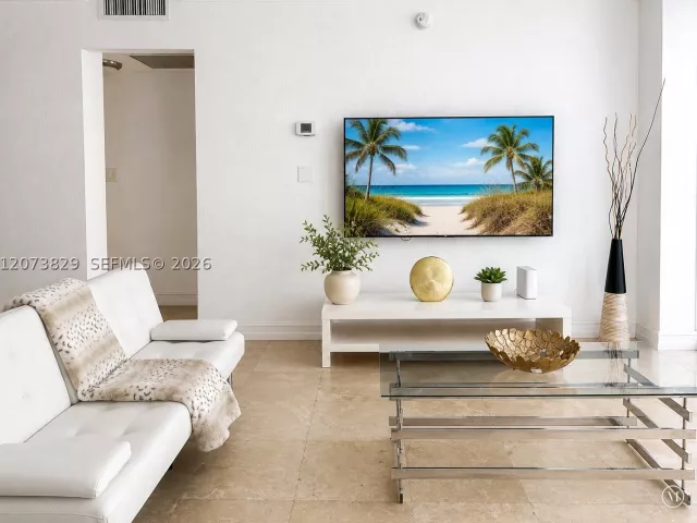 2-bedroom condo for rent in Hollywood - 4001 S Ocean Dr 3J - MondialRealty