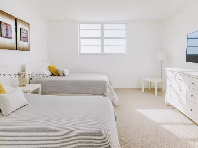 2-bedroom condo for rent in Hollywood - 4001 S Ocean Dr 3J - MondialRealty