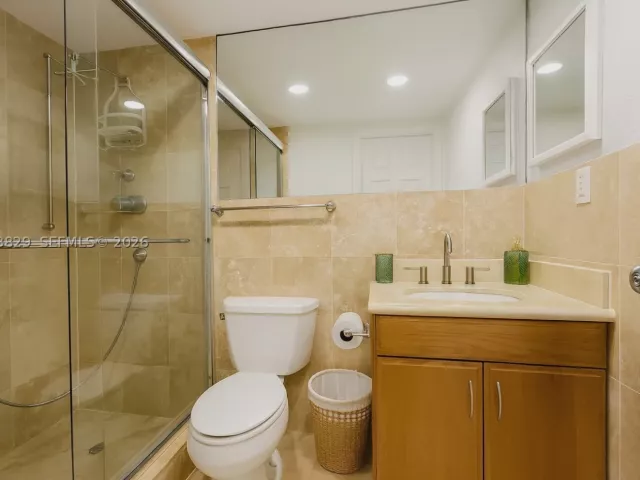 2-bedroom condo for rent in Hollywood - 4001 S Ocean Dr 3J - MondialRealty