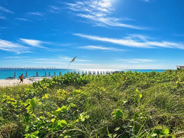2-bedroom condo for rent in Hollywood - 4001 S Ocean Dr 3J - MondialRealty