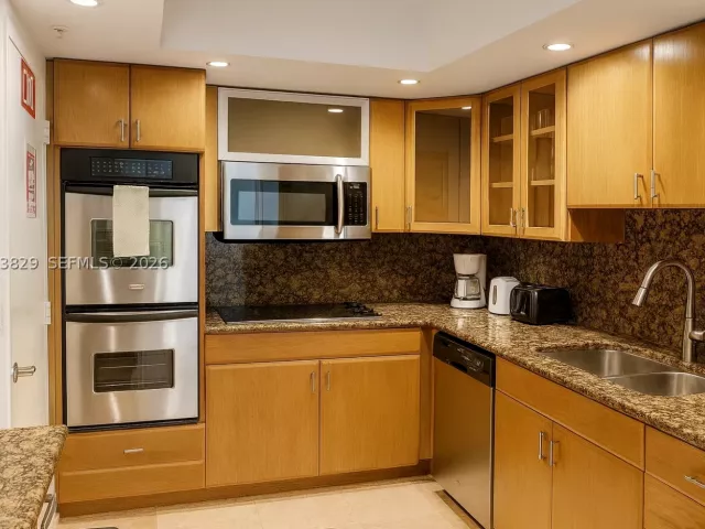 2-bedroom condo for rent in Hollywood - 4001 S Ocean Dr 3J - MondialRealty