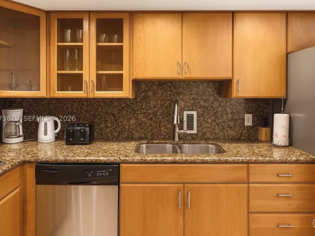 2-bedroom condo for rent in Hollywood - 4001 S Ocean Dr 3J - MondialRealty